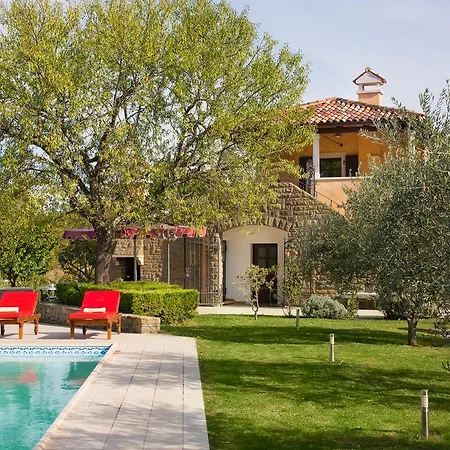 Villa Momiano With Private Pool